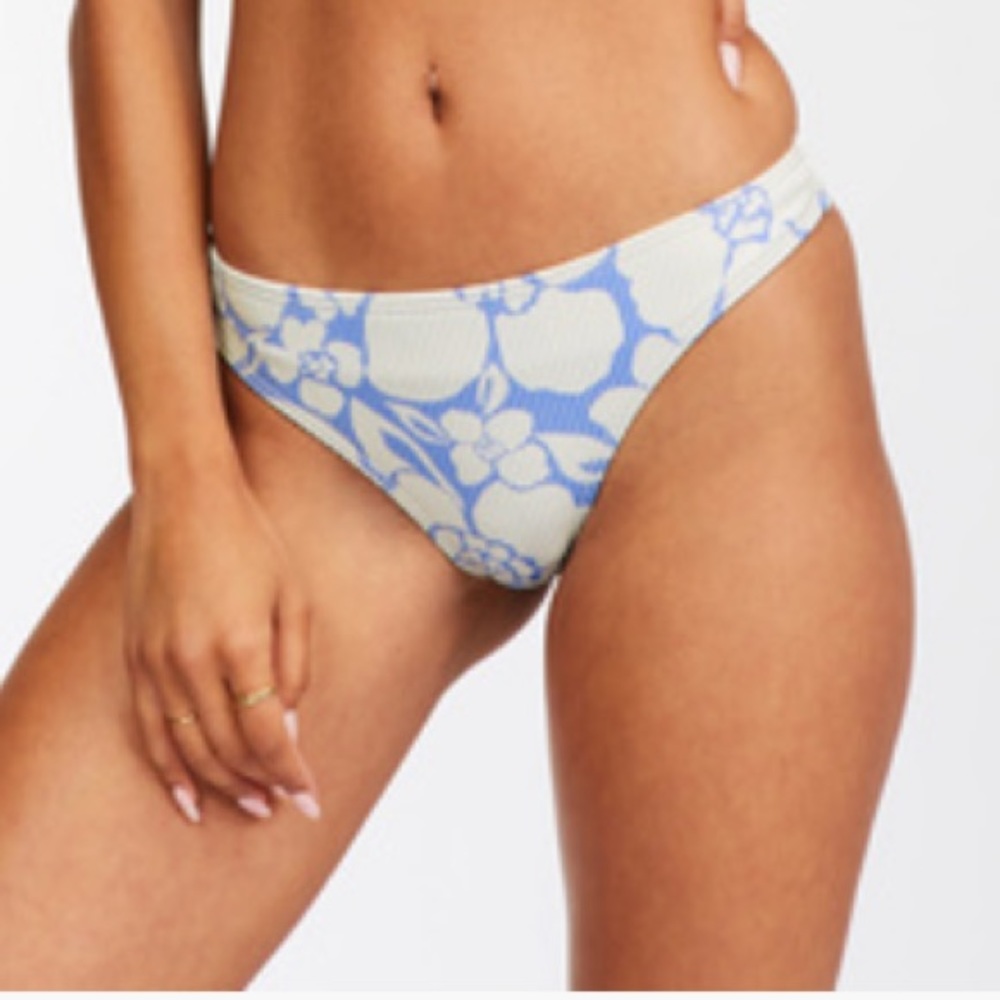 NWT Billabong Beyond the Blue Sea Isla Skimpy Coverage Size Small/8